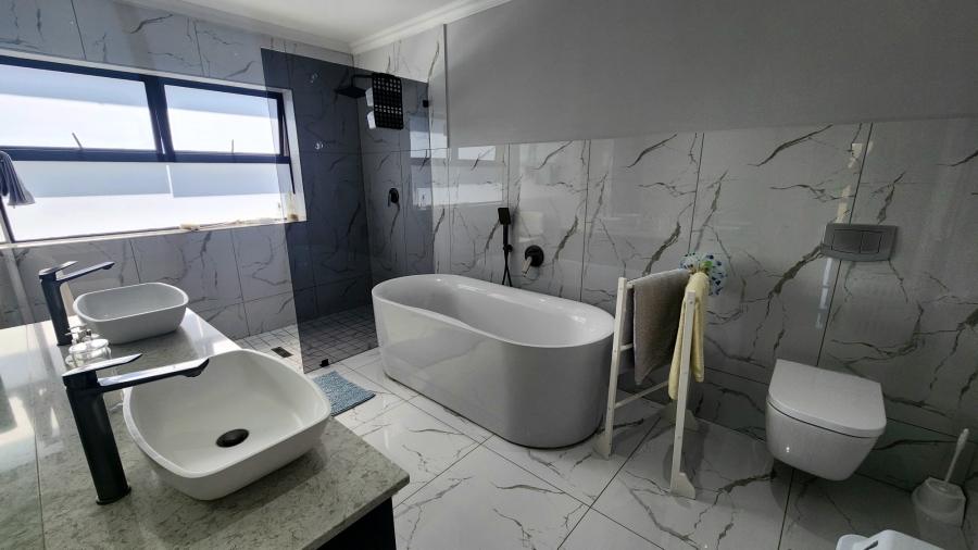 3 Bedroom Property for Sale in Hartenbos Heuwels Western Cape
